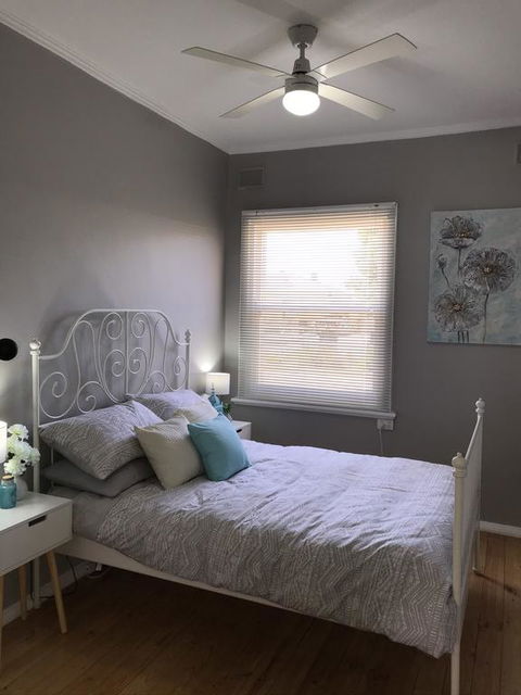 Cute And Cosy II - Events, Workers, Getaways. - Accommodation Gladstone 1