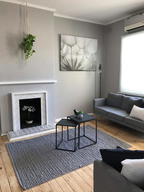 Cute And Cosy II - Events, Workers, Getaways. - Accommodation Gladstone 2