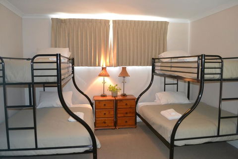 Cypress Drive Town House - Accommodation Gladstone 1