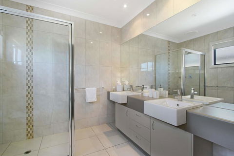 Cypress Townhouse 11 - Accommodation Gladstone 2