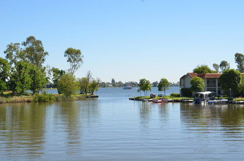 Cypress Townhouse 17 - Mulwala - Accommodation Gladstone 0