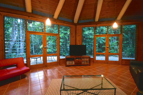 Daintree Cascades - Accommodation Gladstone 1