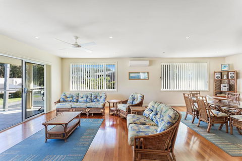 Danalene Parade, 1/25 - Accommodation Gladstone 2
