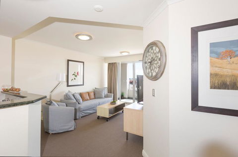Darling Harbour Executive - Accommodation Gladstone 0