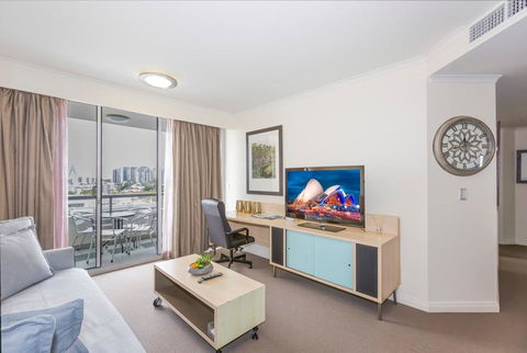 Darling Harbour Executive - Accommodation Gladstone 2