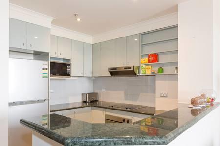 Darling Harbour Executive - Accommodation Gladstone 3