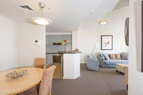 Darling Harbour Executive - Accommodation Gladstone 1