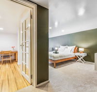 Darling Suite - Newly renovated on the river access to the Tan South Yarra station or Chapel St - Accommodation Gladstone