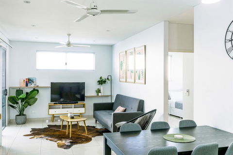 Darwin City Chic@Kube Apartments - Accommodation Gladstone 1