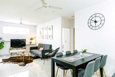 Darwin City Chic@Kube Apartments - Accommodation Gladstone 2