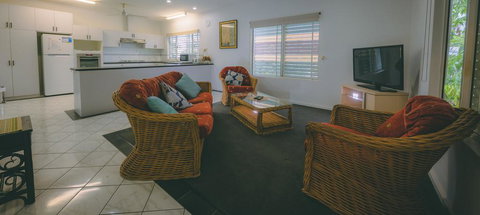 Darwin House - Accommodation Gladstone 2