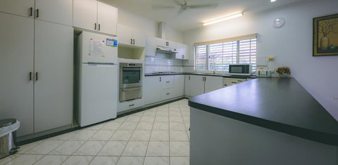 Darwin House - Accommodation Gladstone 1