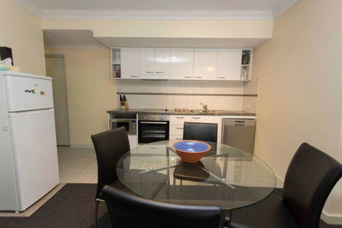 Debs Apartment MtsBay - Accommodation Gladstone 1