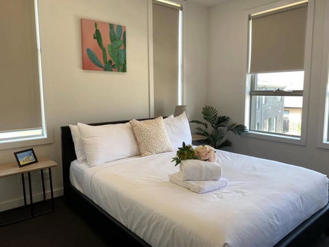 Delicate And Peaceful Bundoora Townhouse 11-R2 - Accommodation Gladstone 0