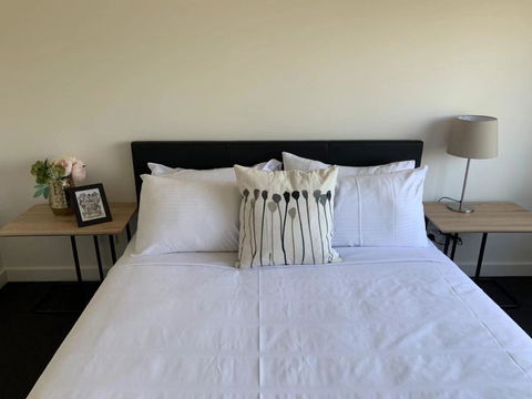 Delicate And Peaceful Bundoora Townhouse 11-R3 - Accommodation Gladstone 0