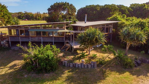 Delicate Nobby Artist Studio, 898 Point Plomer Road - Accommodation Gladstone 0