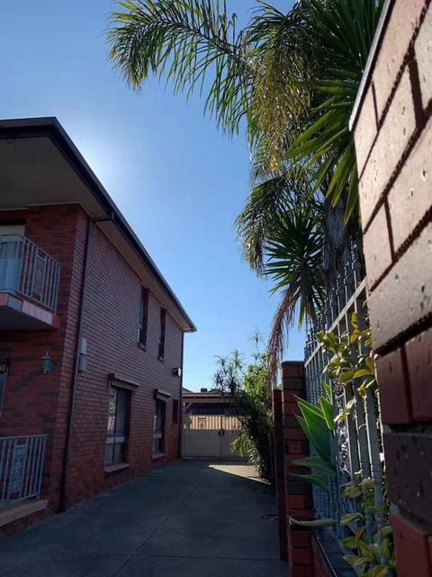 Delightful Bedroom In Bentleigh East - Accommodation Gladstone 3
