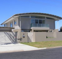 Dew on Lakeview Street - Accommodation Gladstone