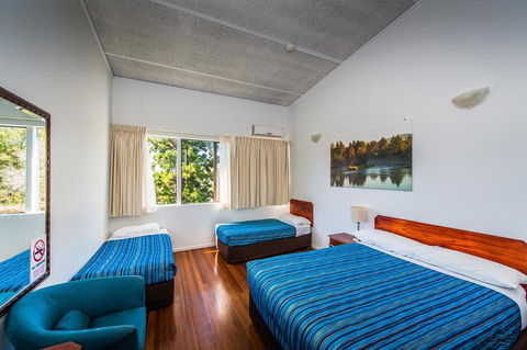 Diggers Tavern - Accommodation Gladstone 2