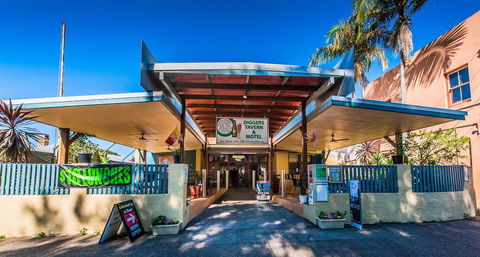 Diggers Tavern - Accommodation Gladstone 0