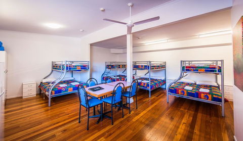 Diggers Tavern - Accommodation Gladstone 3