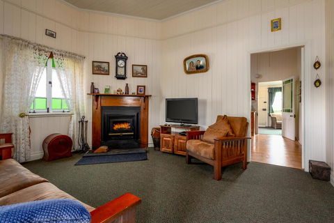Dillons Cottage - Accommodation Gladstone 3