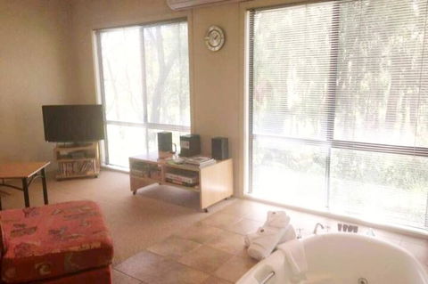 Do You Have To Self Isolate Do It In Peace & Tranquility - Accommodation Gladstone 1