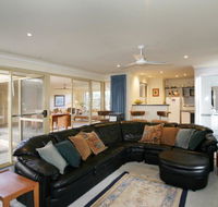 Dolphin 3 Bedroom House by Shoalwater Executive Homes - Accommodation Gladstone