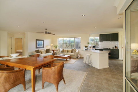 Dolphin 3 Bedroom House By Shoalwater Executive Homes - Accommodation Gladstone 3