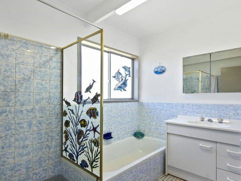Dolphin Breeze - Fully Fenced And Pet Friendly - Accommodation Gladstone 1