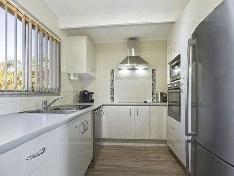 Dolphin Breeze - Fully Fenced And Pet Friendly - Accommodation Gladstone 2