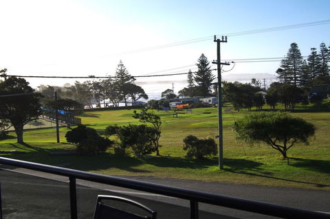 Dolphin Court 1, 1 Gowing Street - Accommodation Gladstone 0