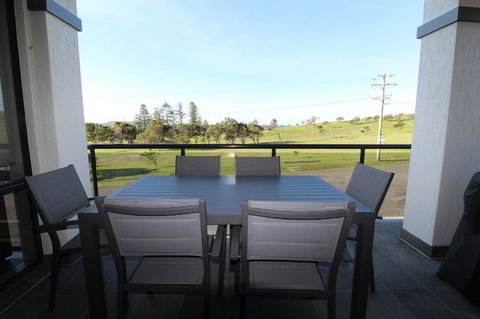 Dolphin Court 2, 1 Gowing Street - Accommodation Gladstone 3