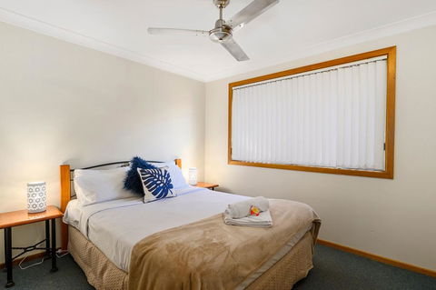 Dolphin Sands Holiday Cabins - Accommodation Gladstone 2