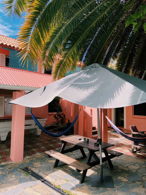 Dolphins Backpackers - Accommodation Gladstone 3
