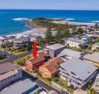 Doncaster - Yamba Main beach and sea pool - Accommodation Gladstone