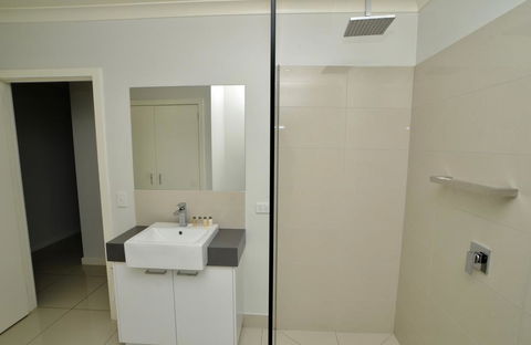 Doze On Green - Accommodation Gladstone 3