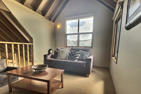 Dragonfly Chalet - Accommodation Gladstone 1