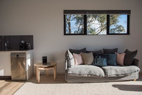 Dragonfly Cottages - Accommodation Gladstone 2