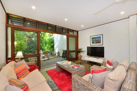 Drifting Port Douglas - Accommodation Gladstone 1