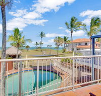 Driftwood on the Beach - Accommodation Gladstone