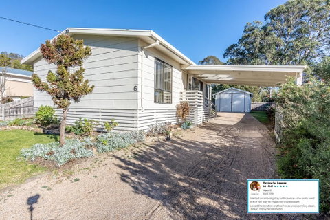 Eagle Bay Cottage - Accommodation Gladstone 0