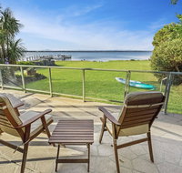 Eagle Point Getaway - Waterfront Serenity - Accommodation Gladstone