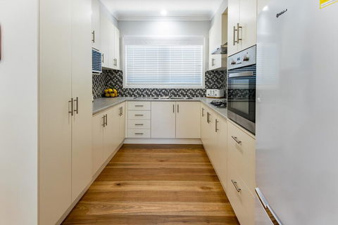 EAGLE VIEW UNIT 5 STAR - Accommodation Gladstone 3