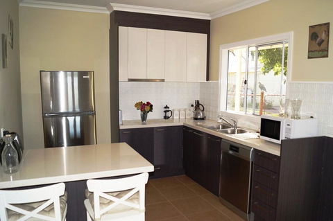 Eagle's View Bed & Breakfast - Accommodation Gladstone 3