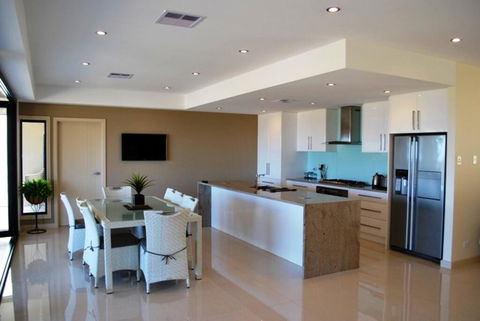 Eagles Nest - Accommodation Gladstone 3