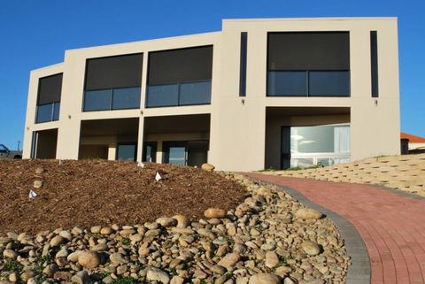 Eagles Nest - Accommodation Gladstone 0