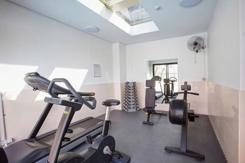East Mirvac Building With Convenient Living - Accommodation Gladstone 3