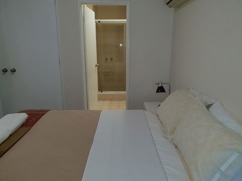 East Perth 2 BR Superb Riverside Apartment - Accommodation Gladstone 0