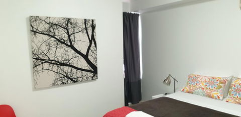 East Perth 2 BR Superb Riverside Apartment - Accommodation Gladstone 1